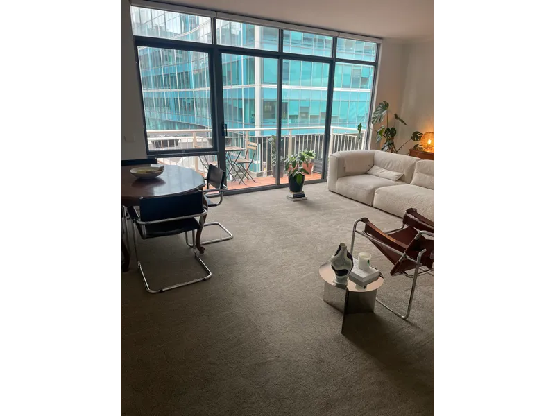 BEAUTIFUL CARLTON GARDENS - HUGE APARTMENT - INCLUDES, WASHING MACHINE, DRYER, FRIDGE, DISHWASHER, ONE SECURE CAR SPACE