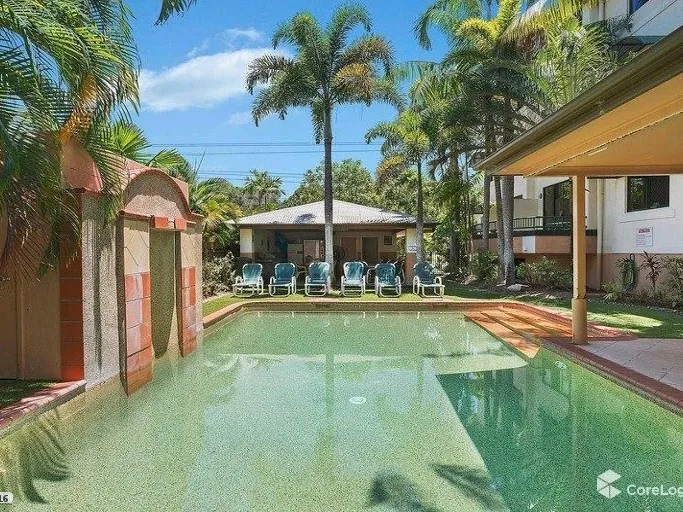 STUDIO APARTMENT MINUTES FROM CAIRNS CITY - RESORT STYLE FACILITIES.