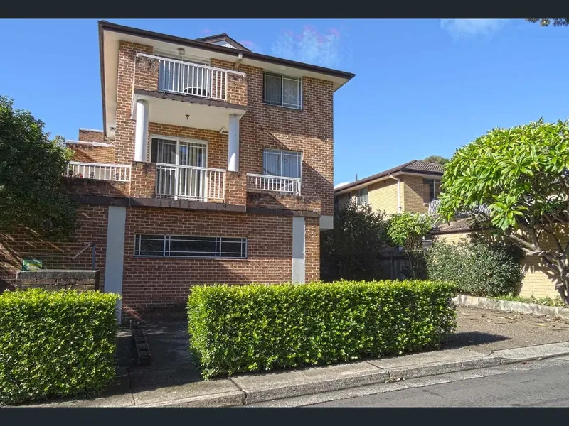 Ground Floor, Secluded 1 bedroom Apartment in the Heart of Hornsby