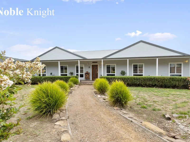 Magnificent Australian homestead style on 7.7 acres 
