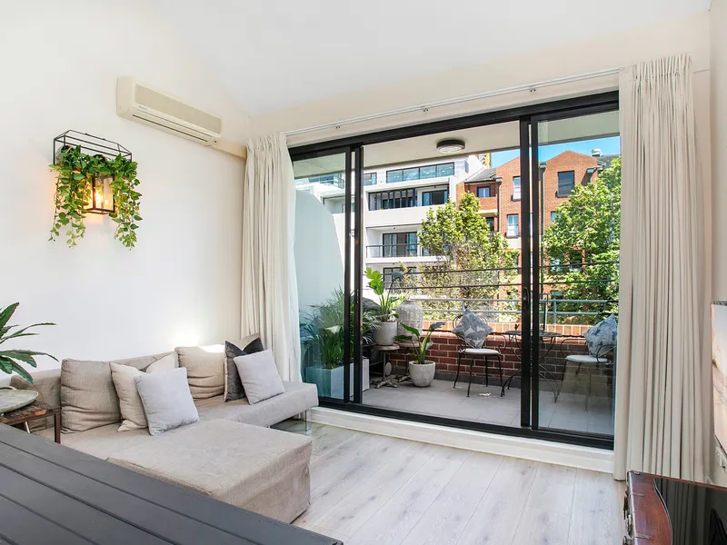 Loft Style One Bedroom Apartment in Prime Location