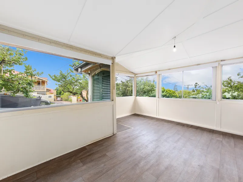 4-Bedroom Queenslander in the hills of Herston