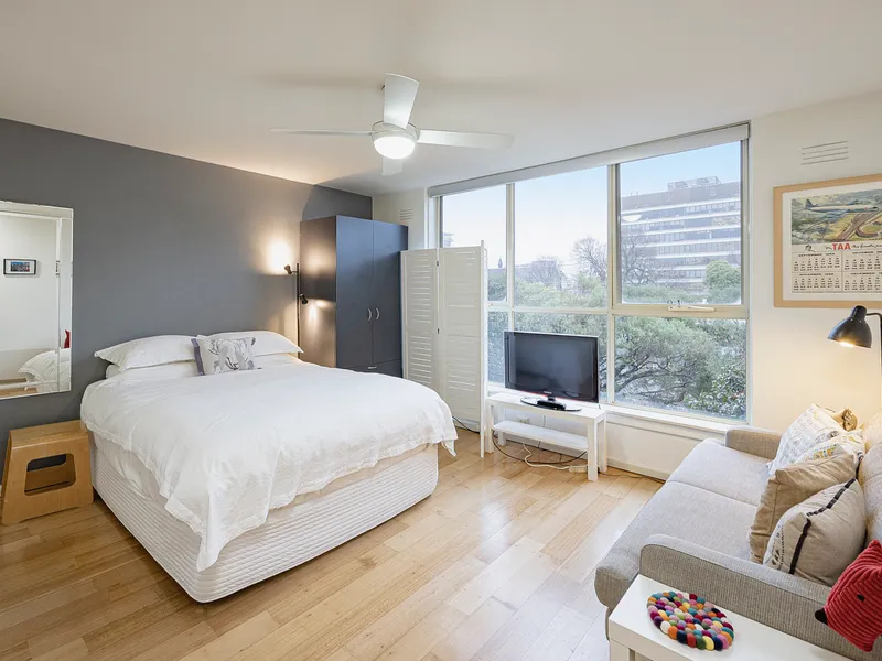 Light and Bright fully furnished Abode