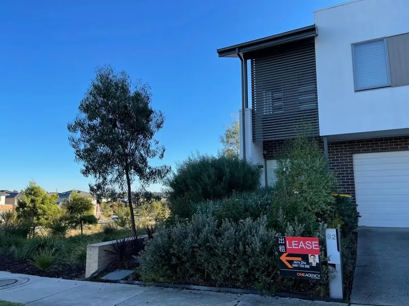 3 Bedroom + Study/Office Modern Living & Low Maintenance Exclusive Harcrest Lifestyle!