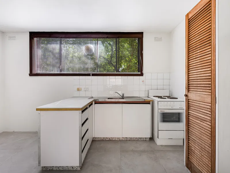 GROUND FLOOR 1 BEDROOM FLAT !! *Ideal location