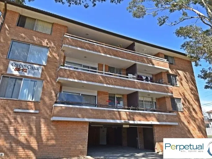 Immaculately presented - Handy location !