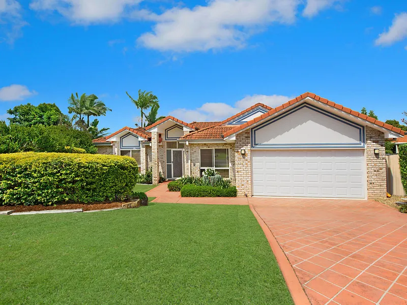 STUNNING LOWSET - 823M2 BLOCK - MANSFIELD CATCHMENT - ACT FAST!