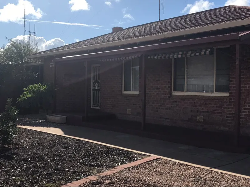 FULLY FURNISHED 3 BEDROOM HOME