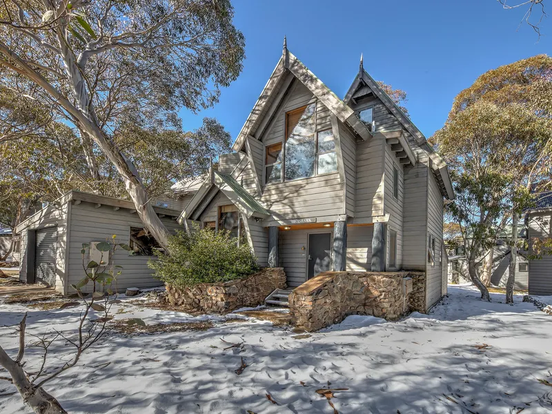 Ironbark : The picture perfect Ski Chalet packed to its timber rafters with warmth and Alpine Charm