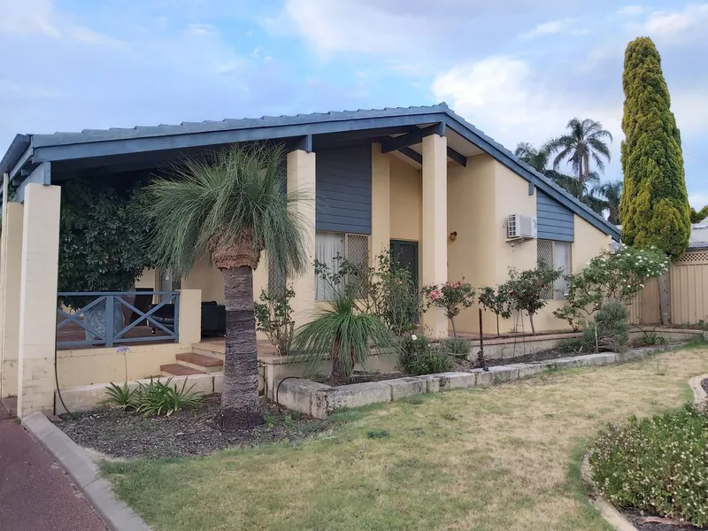 HUGE HOUSE, HUGE SHED
