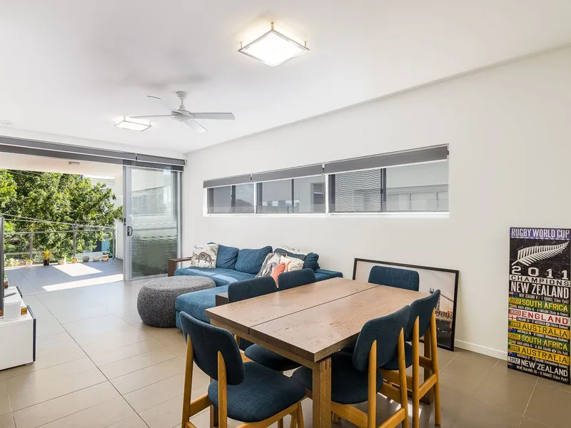Urban Convenience with City Views in Bulimba's Parkside Complex