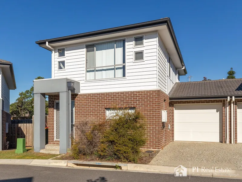 Modern Townhouse with Good-sized Rooms and Yard !!!