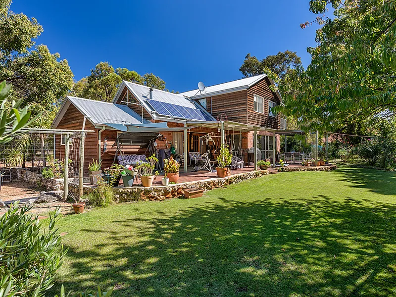 2 ACRES IN THE HEART OF LESCHENAULT!