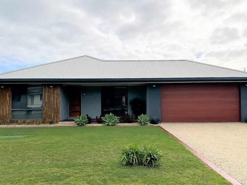 4 Bedroom Home - Quiet Location - Plenty of Room For The Whole Family