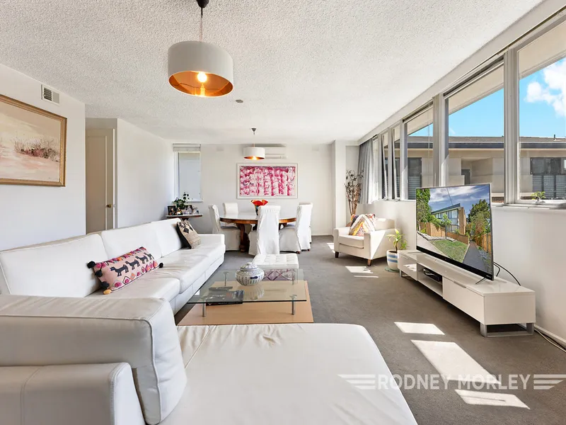 Impeccable 60s Quality of Grand Proportions