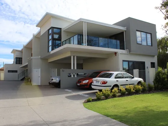 TRENDY APARTMENT IN CLASS LOCATION - FULLY FURNISHED