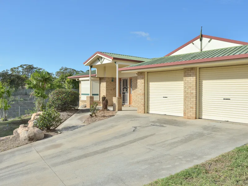 Renovators Delight, Lowset Brick Home!!!
