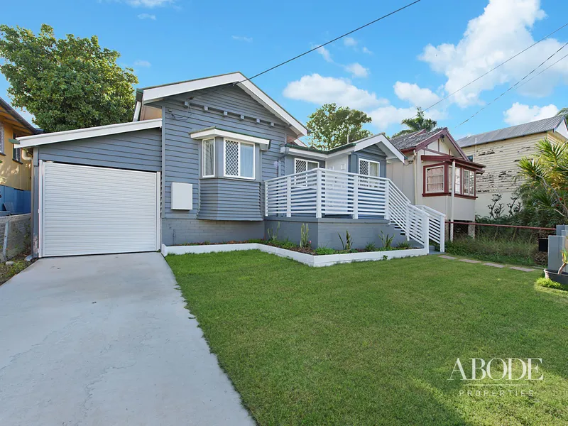 EAST OF OXLEY - 280M TO SUTTONS BEACH -  FULLY RENOVATED COTTAGE