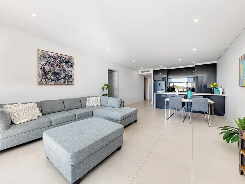 Impressive apartment of space, light and absolute privacy