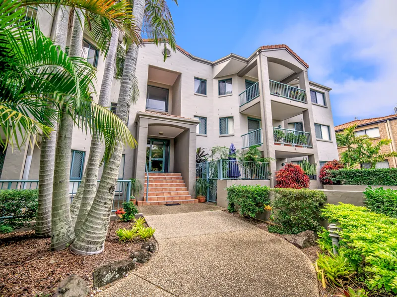 Spacious Inner-City Apartment - Investor Says Sell!