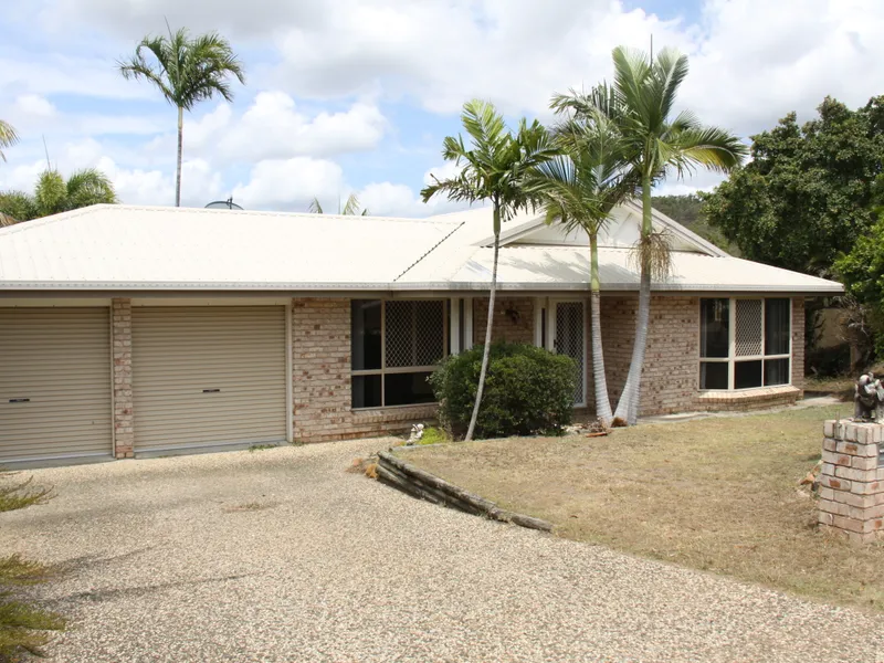 FAMILY FRIENDLY ENTERTAINER