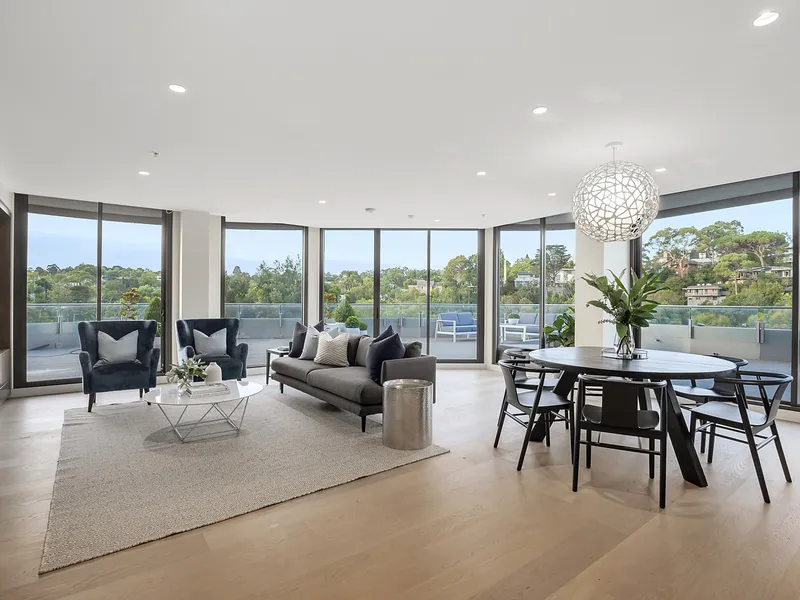 Luxurious and Expansive Apartment Living with Exceptional Panoramic Riverside Views