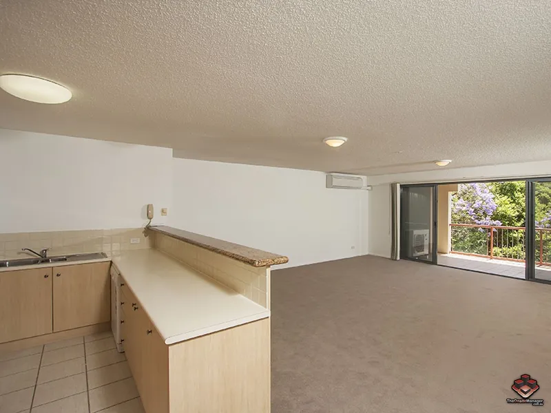 Huge lounge living 3 bed 2 bath unit