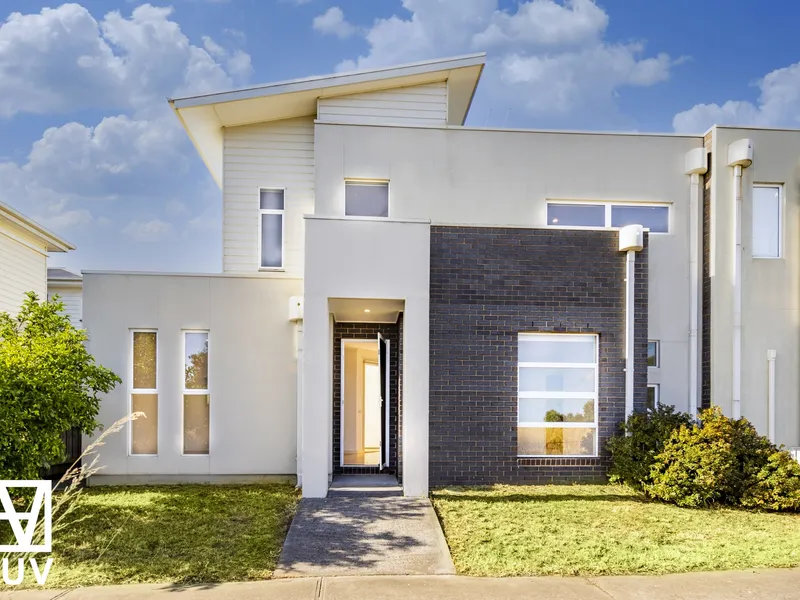 Cozy Lifestyle with Uninterrupted View to the Grasslands and City