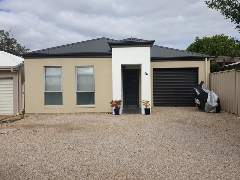 4 Bedroom - Only 5mins to Beach and Marion Shopping Centre
