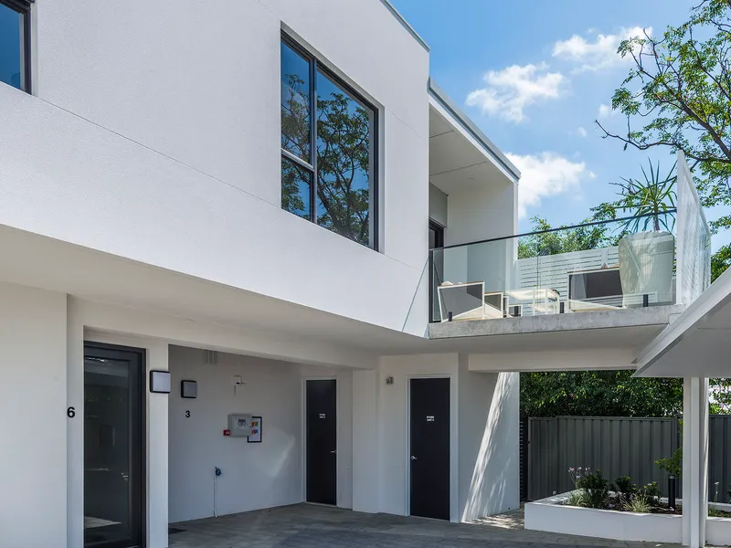 THREE BEDROOM EXECUTIVE APARTMENT (UNFURNISHED)