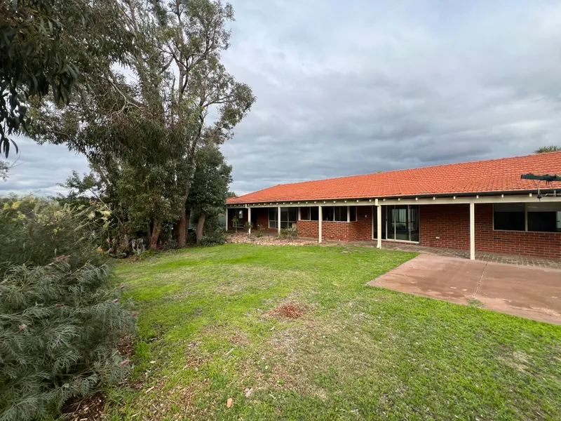 FAMILY HOME - THIS HAS IT ALL