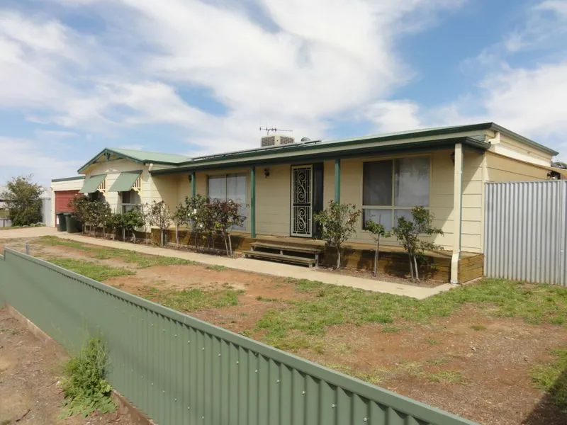 Leased $350pw, 7.4% Return.