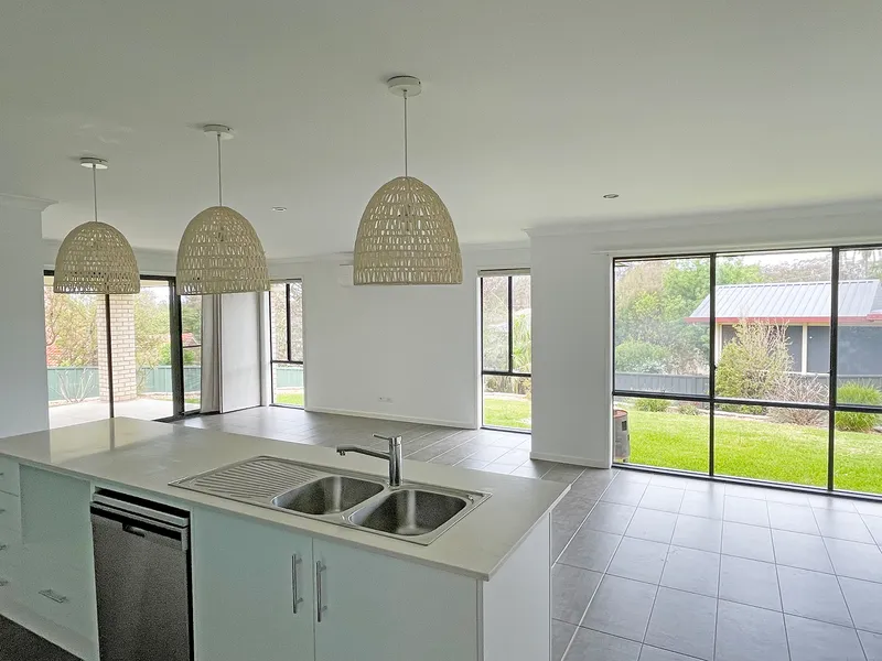 FAMILY HOME WITH ALL THE FEATURES