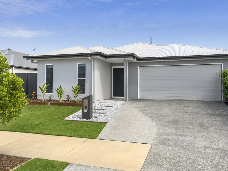 Near New Family Home - 4 Doors From Park!