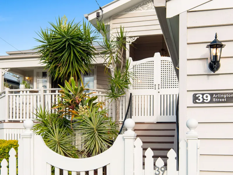 Seductive Contemporary Style