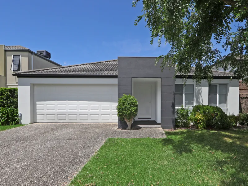 Spacious 3 Bedroom Unit with Community Pool and Gym