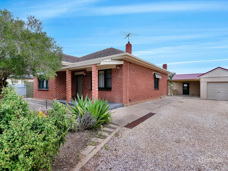 This beautifully maintained 3 bedroom family home is now available to rent.