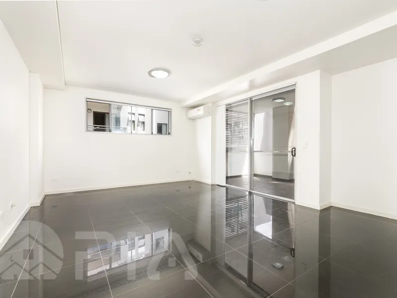 Two bedroom apartment opposite shopping centre