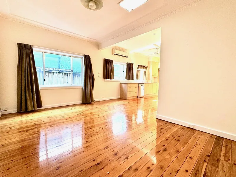 Well located 2 bedroom semi with yard & parking **1st Open Inspection Wednesday from 5 - 5.15 pm (No prior access) **