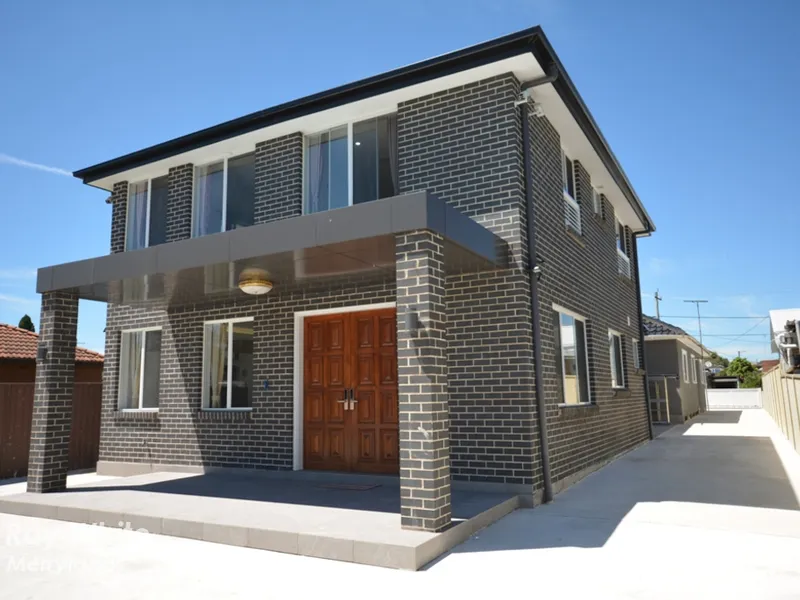 2 FOR THE PRICE OF ONE – PRIME LOCATION!