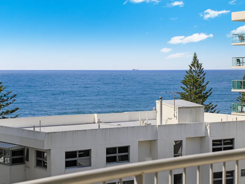 POSITIONED IN THE TRENDY FIRST AVENUE PRECINCT ONLY 100M FROM THE BEACH!