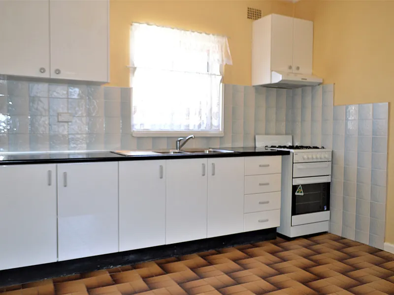 1 WEEK FREE RENT! SPACIOUS TWO BEDROOM APARTMENT