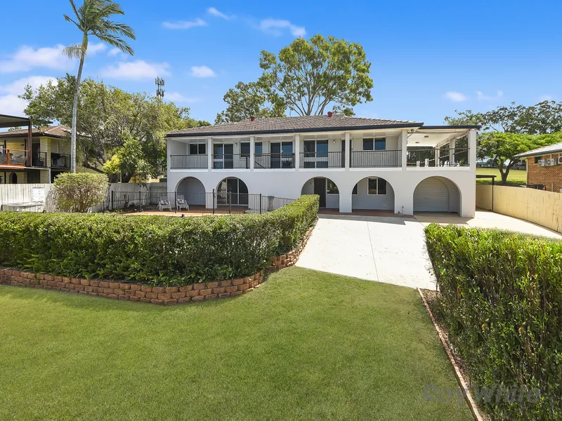 Your Private Oasis  - With Gorgeous Views to The Bay!