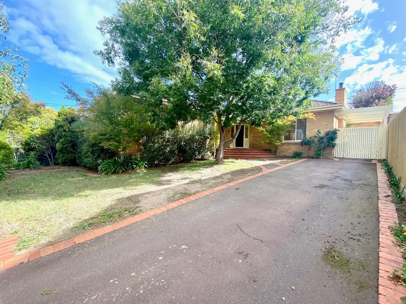 WALK TO MARIBYRNONG RIVER FACILITIES, SCHOOLS AND SHOPS...