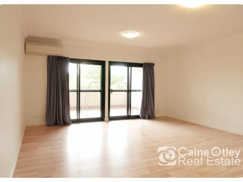 Spacious 2 Bedroom, 2 Bathroom Modern Apartment in Great Location