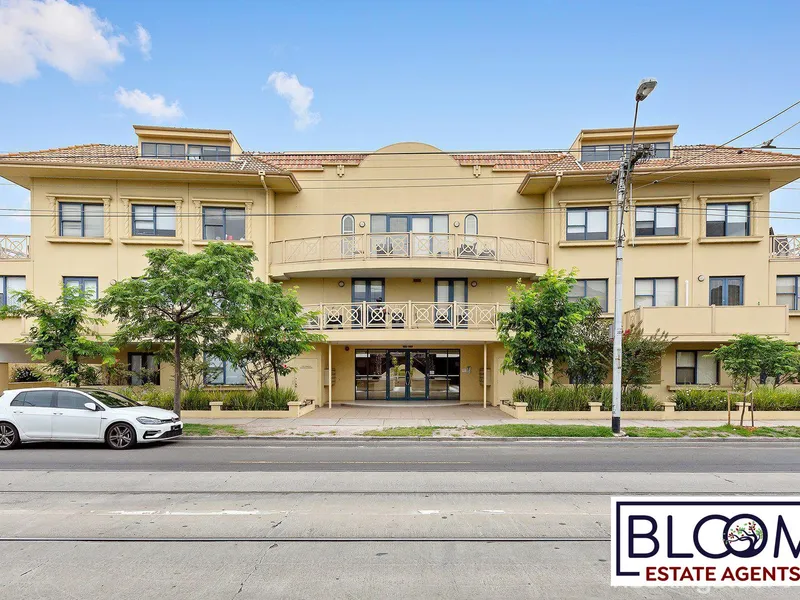 BOUTIQUE APARTMENT WITH A COURTYARD