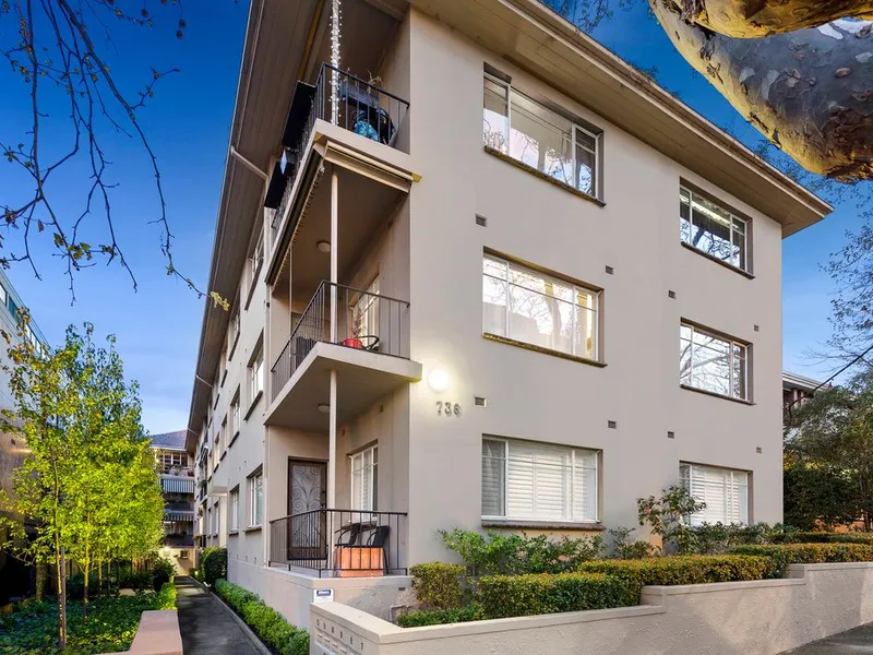 TWO BEDROOM BEAUTY IN CENTRAL POSITION