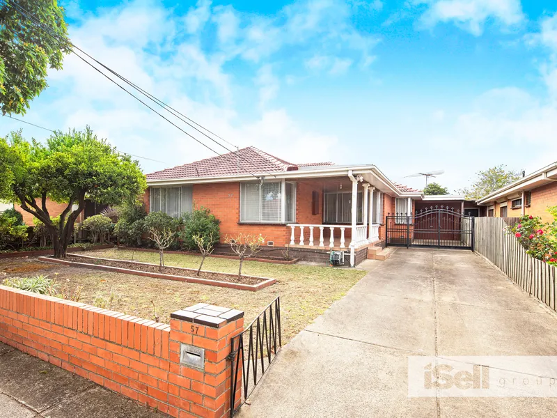 CLASSIC FAMILY HOME IN PREMIUM SPRINGVALE SOUTH POCKET