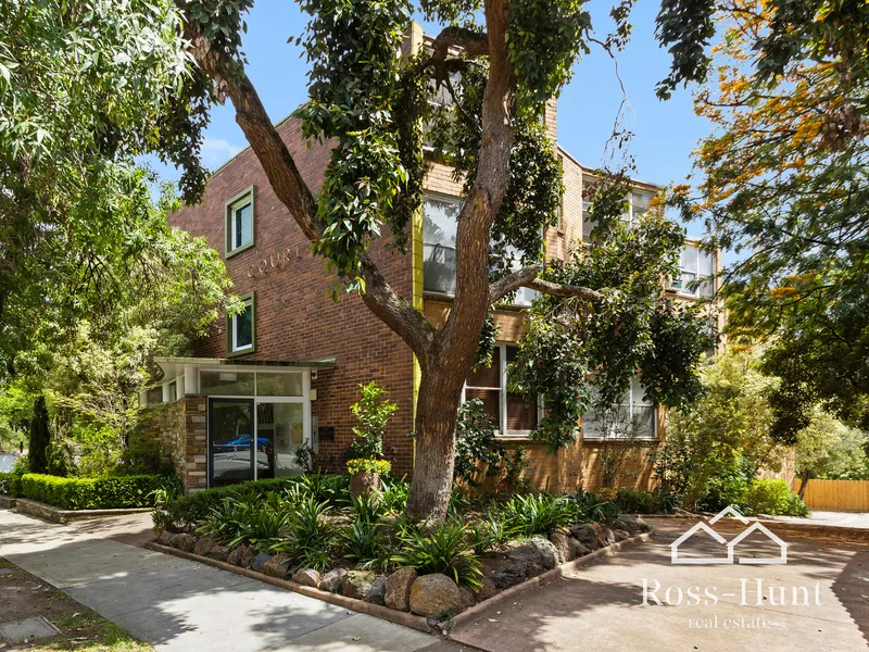COMO COURT GORGEOUS RENOVATED 1 BEDROOM APARTMENT