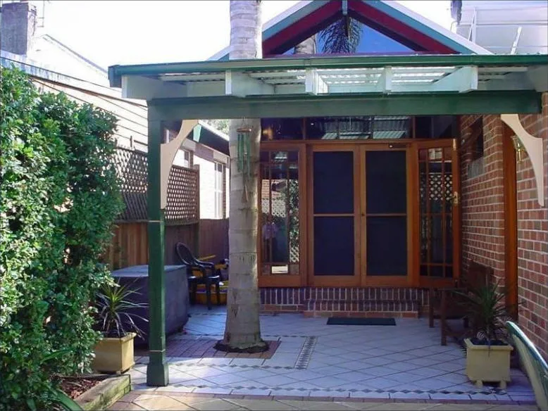 Cosmopolitan living awaits.